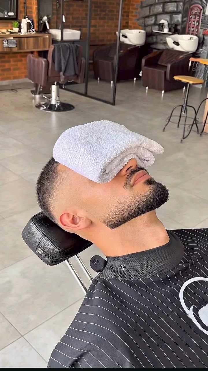Italian beard style for men with a clean, lined jaw